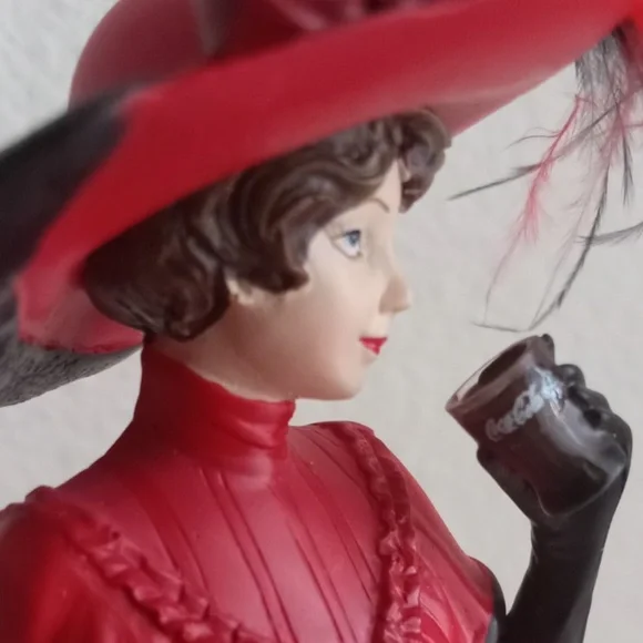 COCA-COLA Pure Radiance Lady Figurine Hamilton Collection #1063 - Picture 9 of 10